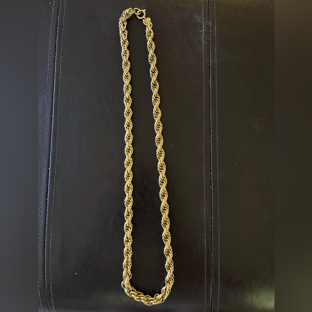 Erwin Pearl Gold Colored Rope Cut Chain. 1/4” chain thickness and 12” diameter.